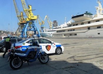 Tenton të kalojë kufirin me dokumente false, egjiptiani kapet në portin e Durrësit