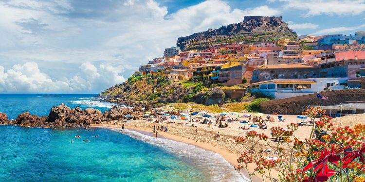 Italia ofron 15 mijë euro për ata që zhvendosen përfundimisht në Sardenjë