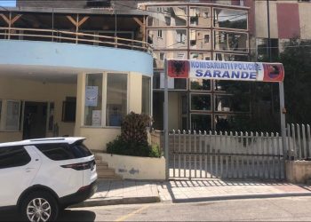 Video e dy policëve të dehur me turistin e huaj në Ksamil, pezullohen nga detyra dy efektivët