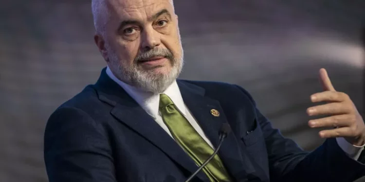 Rama “thyen traditën” anulon konferencën e fundvitit: Nuk e pashë të udhës ta mbaj sot! Lashë “Pakon e Madhe” të flasë