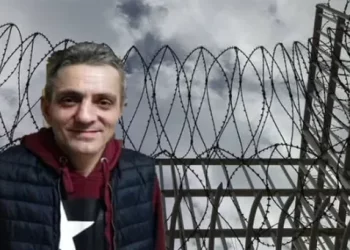 “Ju betohem për shpirtin e nënës”, Klodian Lekocaj FLET nga burgu: Nuk kam lidhje me vrasjen e dy shqiptarëve! Policia e di kush është autori