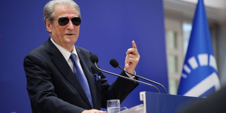 Berisha-kandidatëve të PD: Çdo socialist është shumë herë më afër jush sesa me kandidatët e bodrumit apo shpellës së rilindjes