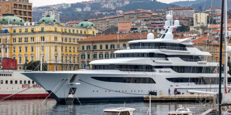 Del në ankand jahti 200 milionë dollarësh i oligarkut rus