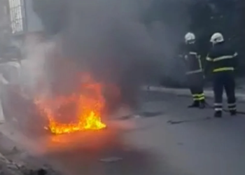 Merr flakë në lëvizje makina në Durrës, dalin pa lëndime pasagjerët