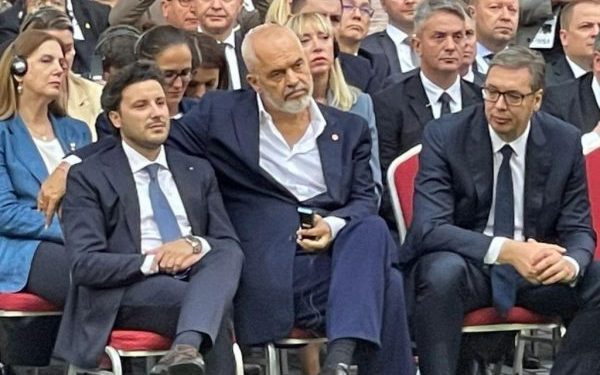 Gazeta malajzeze: Edi Rama dhe Dritan Abazoviç thyen embargon ndaj Rusisë, përmes Portit të Durrësit i lejuan Serbisë të tregtojë grurë