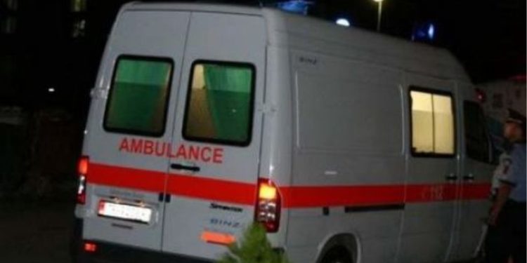 E RËNDË në Kolonjë/ 32-vjeçari ndërron jetë rrugës për në spital, paradite kishte dhimbje dhëmballe dhe mori mjekim nga stomatologu