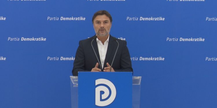 EMRAT/ Enkelejd Alibeaj përjashton nga Grupi Parlamentar 4 deputetët demokratë