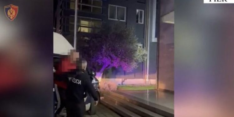 EMRI/ Arrestohet “i forti” në Fier! U kap me pistoletë me fishek në fole gati për qitje! I dënuar dy herë për vrasje