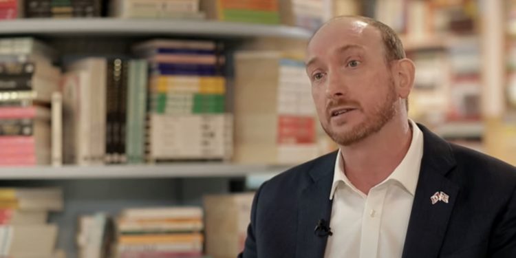 Qeveria i dha notë proteste, ambasadori SQARON deklaratën e ministrit britanik për shqiptarët
