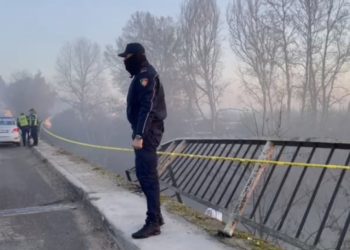 Aksidenti në Urën e Mbrostarit/ ZBARDHEN DETAJE, policia: Pritet që polumbarët e RENEA-s të kërkojnë për makinën në lum