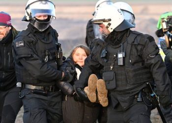 Arrestohet aktivistja Greta Thunberg, policët gjermanë e marrin “hopa”