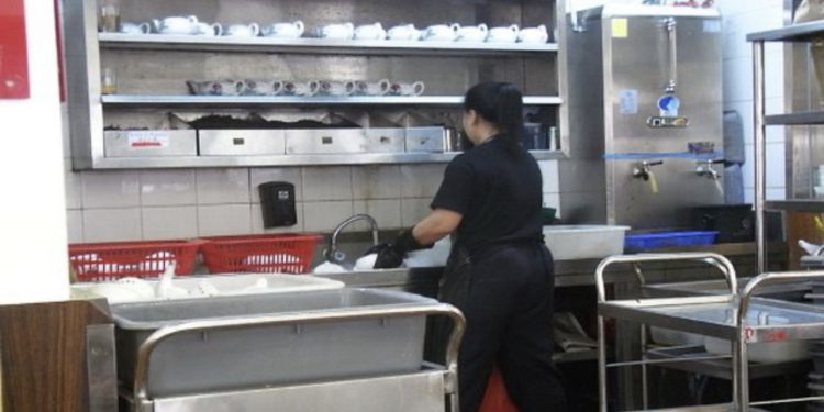 Raporti i INSTAT: 12,6% e të punësuarve në Shqipëri janë në rrezik për të qenë të varfër