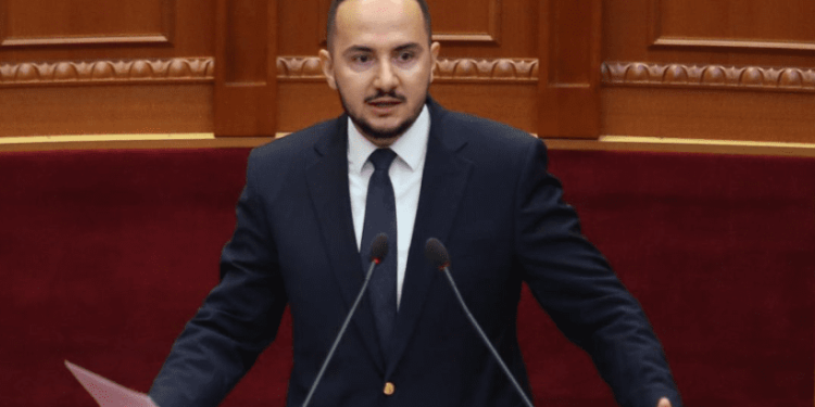 Mbyllja e seancës/ “Shpërthen” Salianji: Rama kyçi parlamentin sikur ta ketë dyqanin e tij! U fut në vrimën e miut nga frika e SHBA