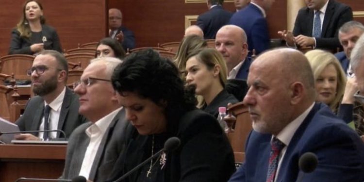 Zëvendësoi Rushajn në Kuvend/ Petrit Doda regjistrohet si deputet i pavarur, ZBULON ARSYEN