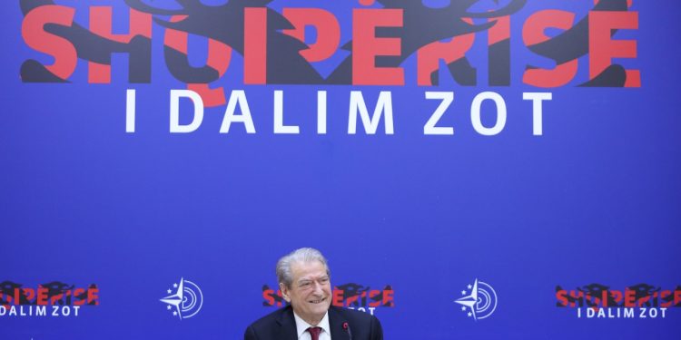 Arrestimi i ish-agjentit të FBI-së/ Berisha thirrje Ramës: Shndërrohu në të penduarin e drejtësisë! Do i shkojmë në fund këtij SKANDALI