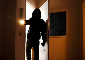 Grabitje në Krujë, hajdutët futen në shtëpinë e një gruaje dhe marrin 800 euro! MISTER identiteti i tyre