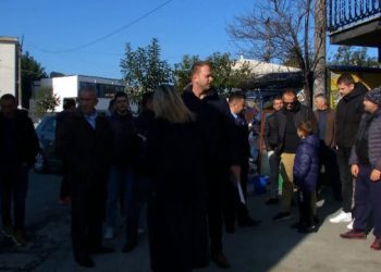 “Marrëveshje paçavure”/ Banorët e Laprakës-Veliajt: Eja na tako! Na jep zgjidhje…