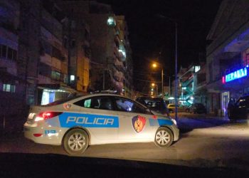 VIDEO+EMRAT/ Vidhnin portofola në lokalet e Tiranës, si ranë në pranga dy kosovarët, maskoheshin me…