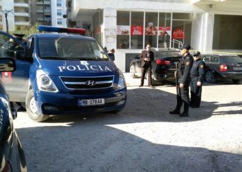 EMRI/ Plagosi me armë zjarri 40-vjeçarin në Vlorë, arrestohet autori