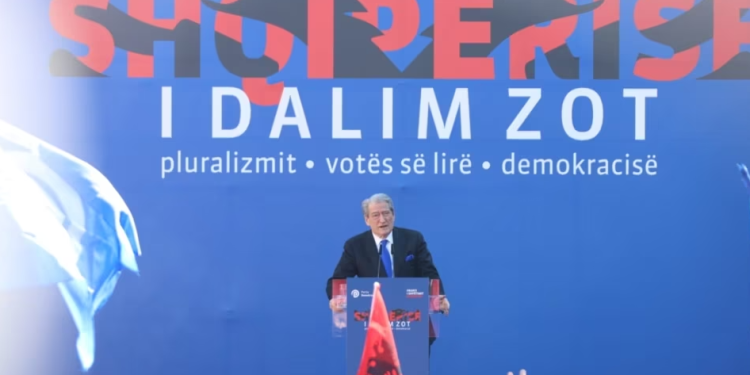 Protesta e Opozitës, VOA: Berisha flet për “revolucion demokratik”