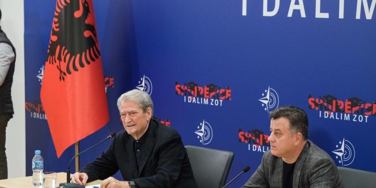 Berisha: Erion Veliaj premtoi pyllin vertikal, por po sjell qytetin vertikal. A mund të krahasohet ky me Belind Këlliçin!?
