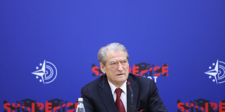 Protesta e 11 shkurtit/ Berisha ‘ashpërson’ tonet me Ramën: O dorëheqje, o do përballesh me probleme shumë madhore