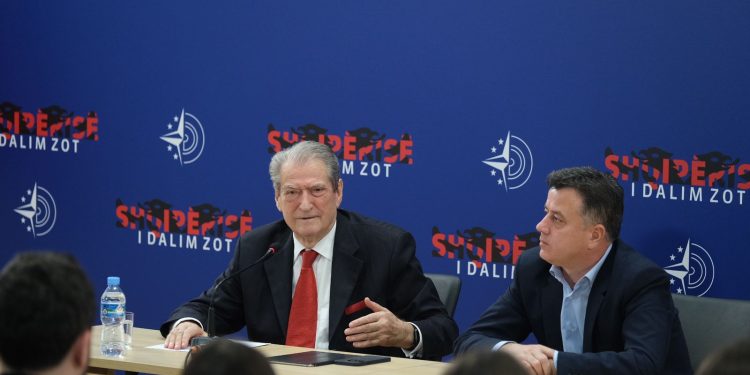 Berisha: Rama armik i demokracisë! Përdori Soros-in dhe FBI-në për të më shpallur ‘non grata’! Bashën e ‘futi në xhep’
