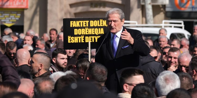 Berisha: Ky është revolucion për shqiptarët dhe Shqipërinë! Rama e Veliaj vjedhin qytetarët, llogaritë e tyre bankare u frynë si derrat