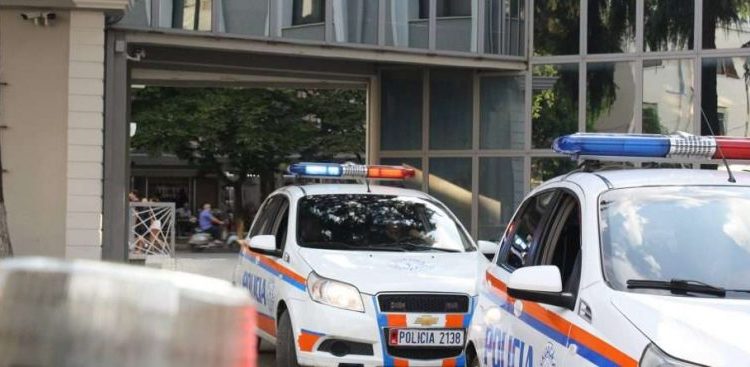 Vodhën një laptop e dy valixhe me pajisje mjekësore, arrestohen të rinjtë në kryeqytet
