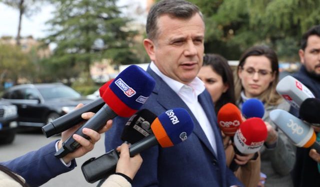 ‘S’ka kuorum’/ Balla ‘flakë për flakë’ Bardhit: S’di se çfarë do të vendosë gjykata për vulën e PD! Këta i mburren njëri-tjetrit