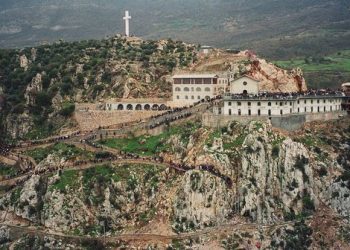 Po shkonin tek Kisha e Laçit, makina ku udhëtonin 2 vajza përfundon në përrua