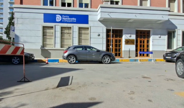 Alibeaj mbledh mbështetësit e tij në selinë e re të PD