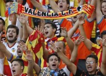Futbollistët e Valencias do të paguajë nga xhepi autobusët e tifozëve për në Elche