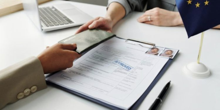 554 mijë shqiptarë kanë marrë pasaporta në vendet e BE-së që nga viti 2002; Të tretët në Europë në 2021