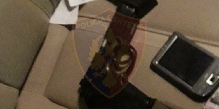 EMRI/ Kë do vriste? Neutralizohet 41-vjeçari në Kamëz, kishte fshehur pistoletën e mbushur gati për qitje në kroskotin e makinës