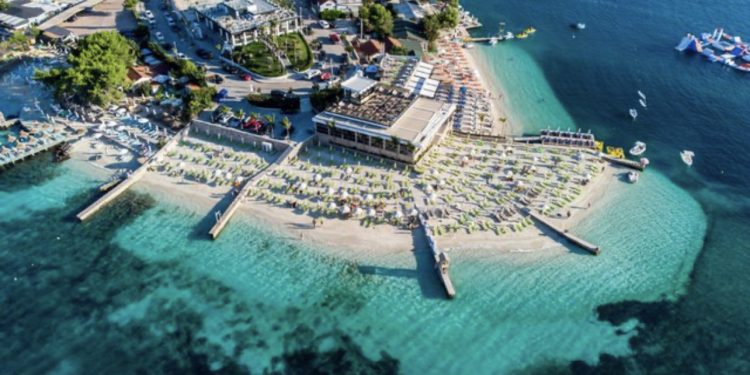 Travelling lifestyle: Shqipëria, perla e fshehur që po bëhet një nga destinacionet më trendi në Europë në 2023