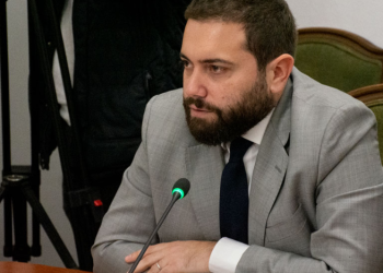Endri Fuga dorëhiqet nga posti i drejtorit të Agjencisë për Media dhe Informim, SQARON ARSYEN