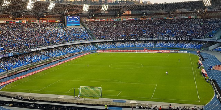 Napoli “postbllok” Frankfurtit, ndalon shitjet e biletave për tifozët gjerman