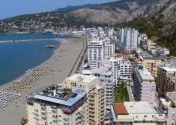 VOA: Mjekët e infermierët braktisin vendin, Shqipëria në vështirësi për fuqi punëtore të kualifikuar