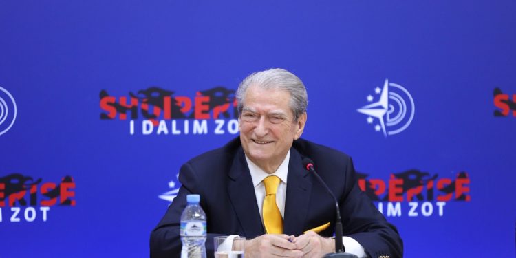 Audiopërgjimet e gazetarit për gjobëvënie, Berisha: Tiku i Rilindjes furnizohet nga familja Rama