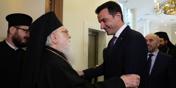 Veliaj uron Pashkët: “Ditë e bashkimit, e dashurisë, e njerëzve që punojnë dhe duan të çojnë gjërat përpara; nisim punën për Kishën e Shën Prokopit”