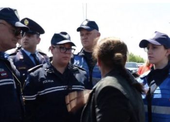 “Më çoni ku të doni!”, Tensione mes policisë dhe banorëve të Bërxullës: Mos me prek