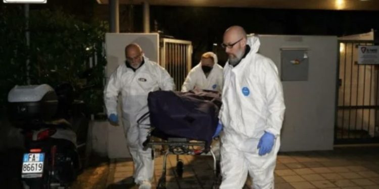 E rëndë në Itali, djali vret prindërit