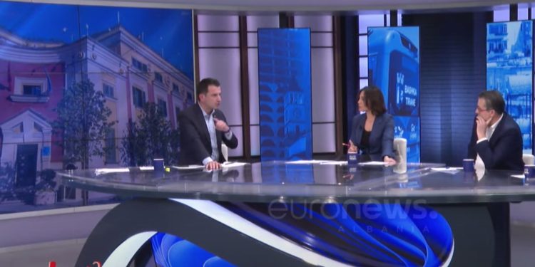 “Hello, je në vete apo jo?”/ Veliaj vë në vështirësi me aritmetikën Erla Mëhillin dhe Robert Rakipllarin