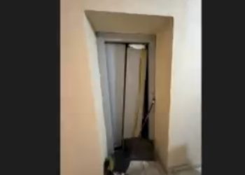 FOTOLAJM/ Tritoli në shtëpinë e babait të kundërshtarit të Martinajt, ashensori dhe dera të dëmtura! Banesa ishte bosh