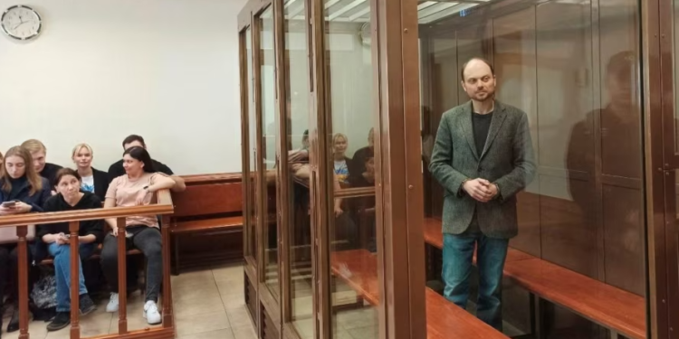 Dënohet me 25 vjet burgim kritiku i Putinit