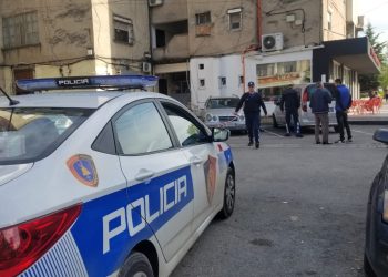 Sherr për divorcin! Qytetari rreh avokatin në Fier