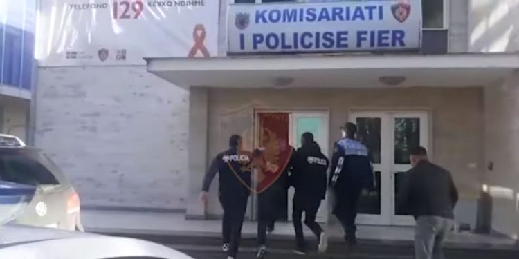 EMRI/ E kishte kthyer shtëpinë në ‘hambar’ droge! Arrestohet 60-vjeçari në Fier, i gjenden dhe armë e municione