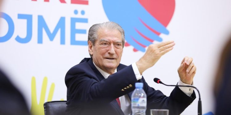 Berisha mbledh grupin e PD, POROSI deputetëve: Të ngrejmë Komision Hetimor për dokumentimin e ‘farsës elektorale’!