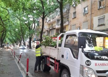 Tirana i rikthehet normalitetit pas shirave të rrëmbyeshëm, punonjësit e Bashkisë në terren